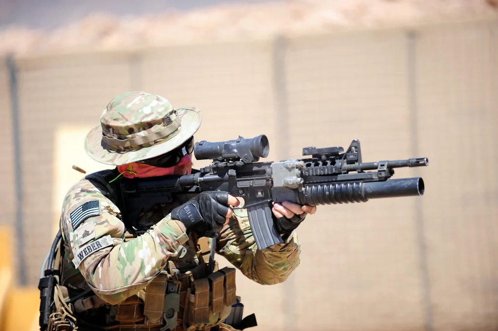 アメリカ陸軍(M203を装着したM4カービン)
