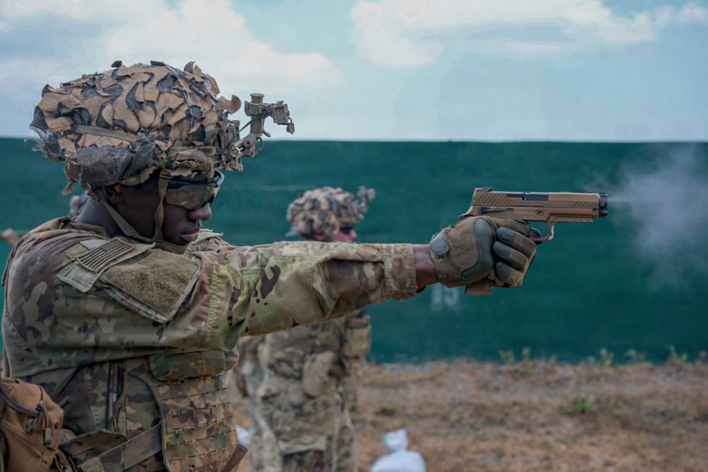 アメリカ陸軍 第25歩兵師団 第3旅団戦闘団 第21歩兵連隊第2大隊 (SIG SAUER M17)