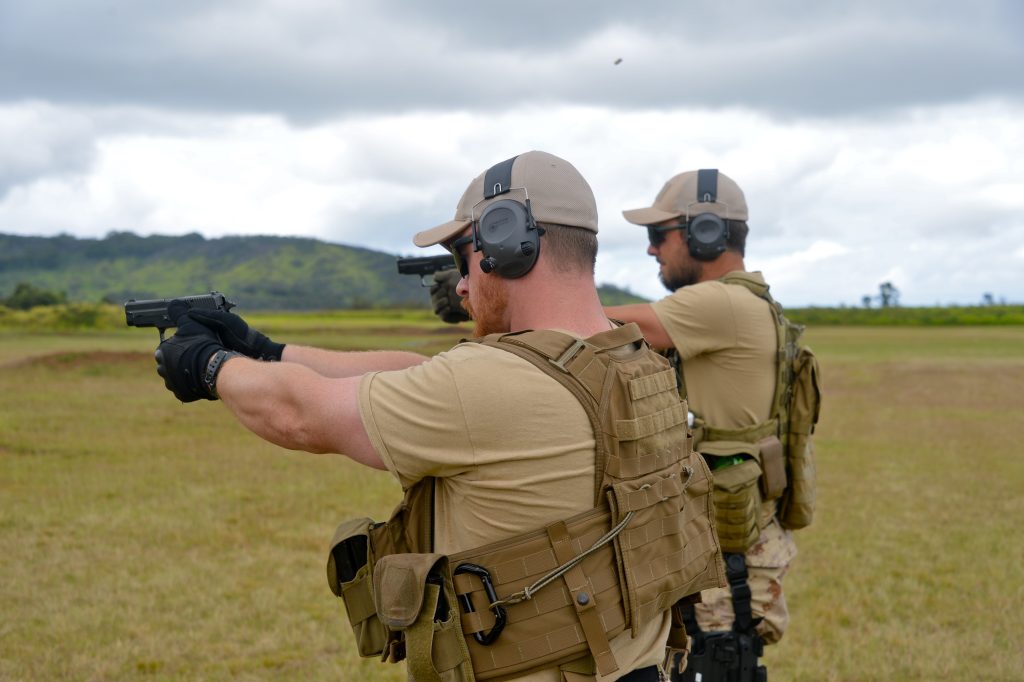 カナダ王立海軍 太平洋艦隊潜水部隊 (SIG Sauer P228)