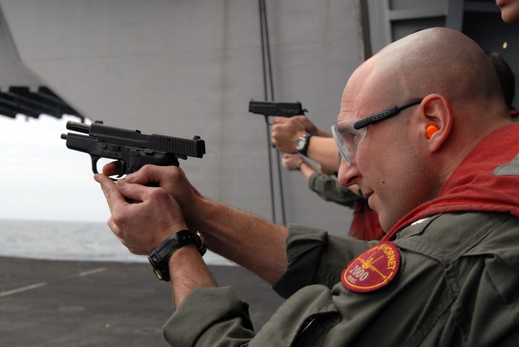 アメリカ海軍 第115戦闘攻撃飛行隊 第14空母航空団 (SIG Sauer P228)