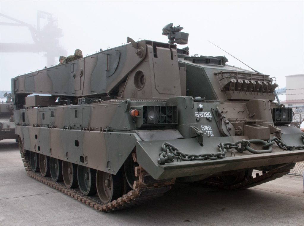 90式戦車回収車 右前面