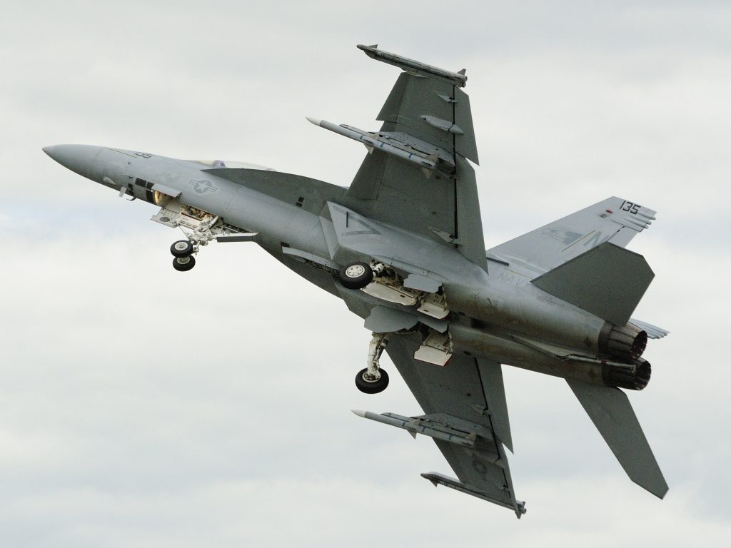 F/A-18E 下部