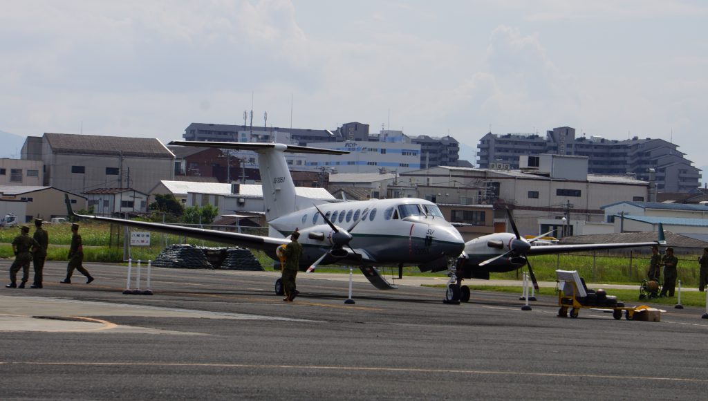 LR-2 機首右側