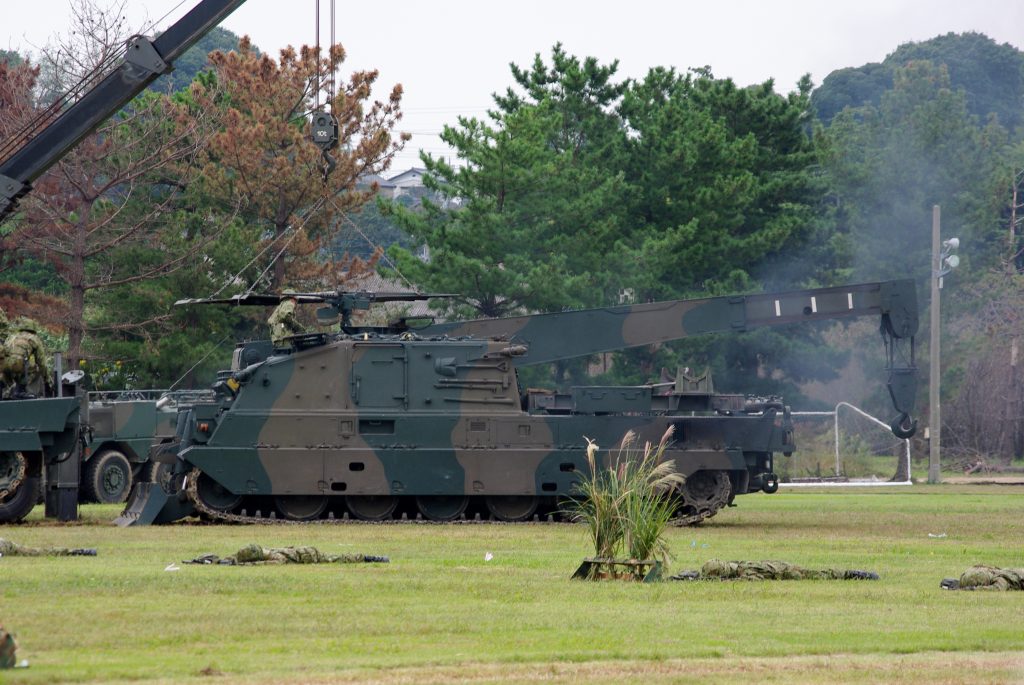 90式戦車回収車 左側面