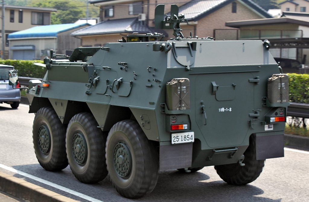 82式指揮通信車 後部