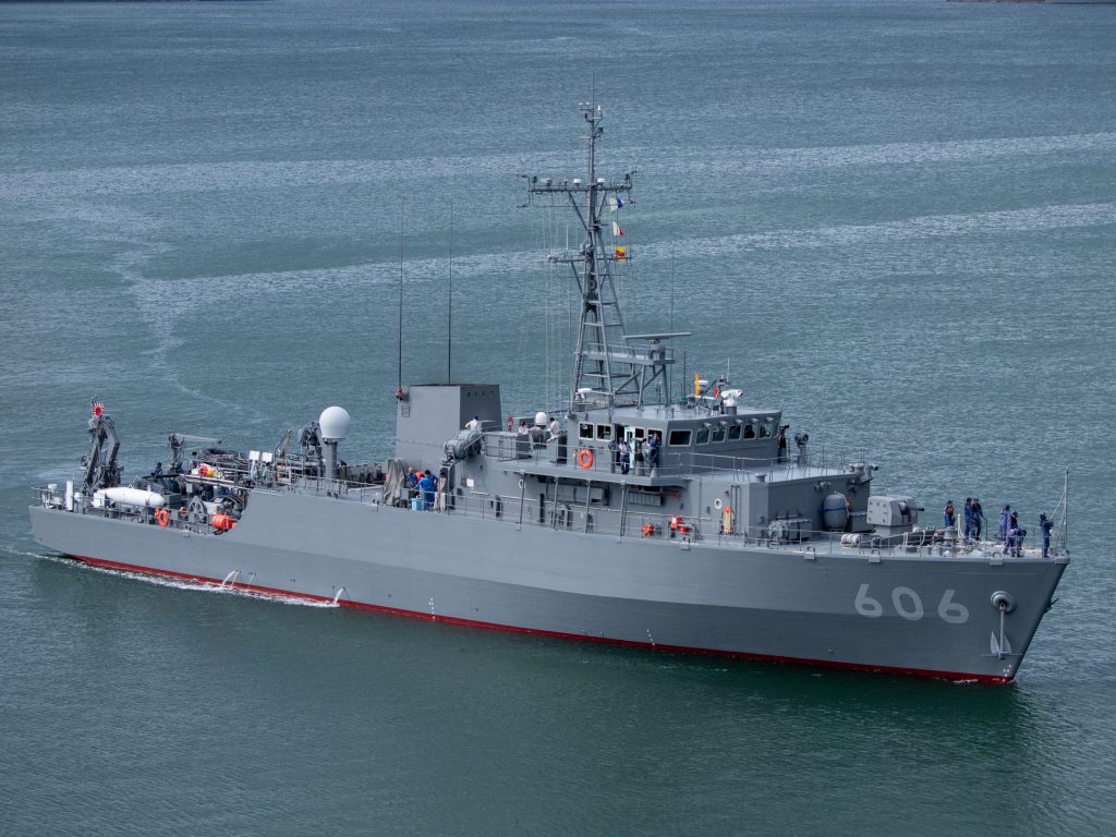 Enoshima-class minesweeper
