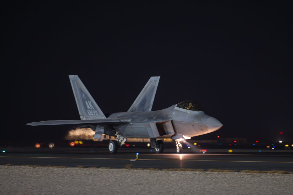 アラスカ州エルメンドルフ・リチャードソン統合基地に所属する第3航空団のF-22A