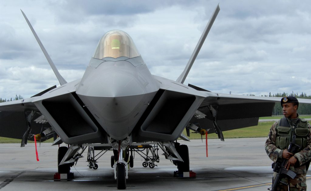 サンダーバーズの航空ショー(F-22A)