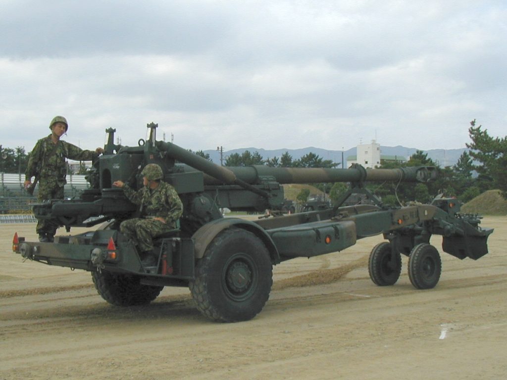 自走するFH70(陸上自衛隊)