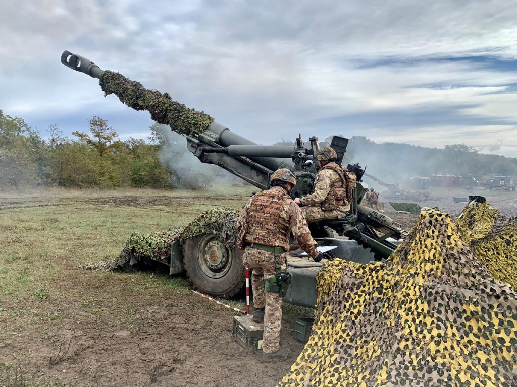 イタリア陸軍野戦砲連隊カヴァッロが運用するFH70