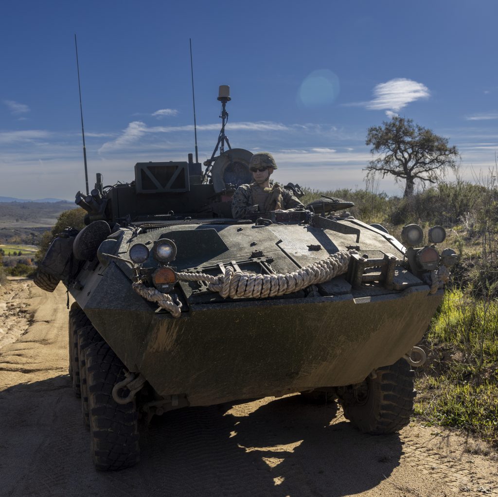 アメリカ海兵隊 第1海兵遠征軍情報群第1通信大隊 (LAV-MEWSS)_3