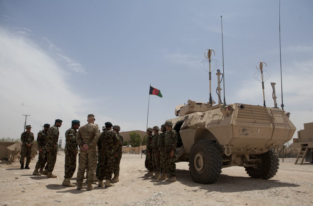 国際治安支援部隊(ISAF)とアフガニスタン国軍 第215軍団(M1117)