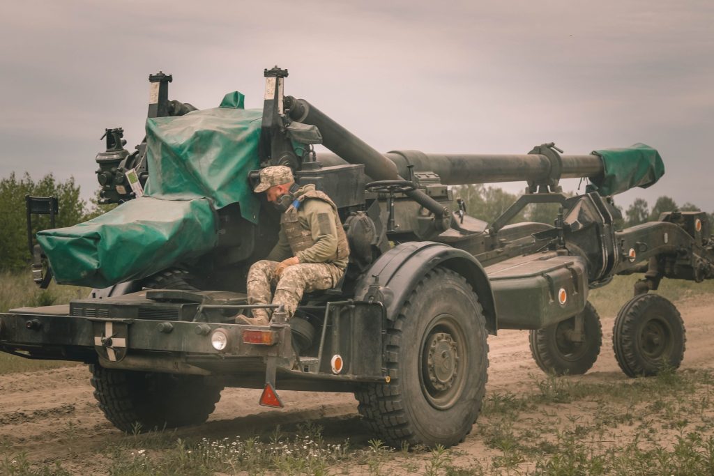 自走するFH70(ウクライナ陸軍)