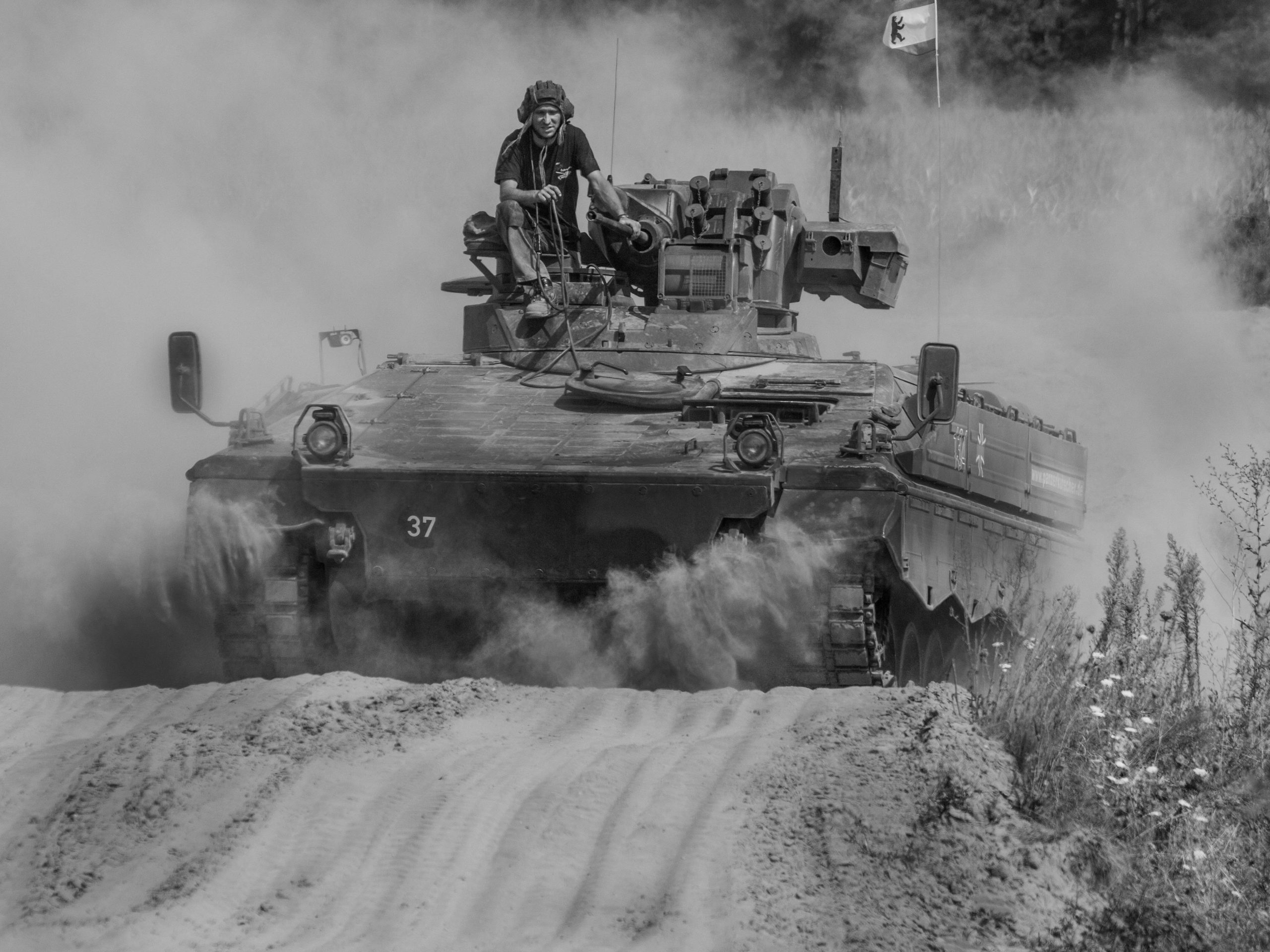 陸上車両 (Land Vehicles)