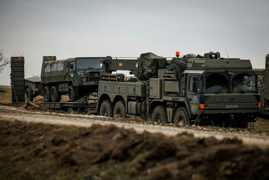 イギリス陸軍 王立電気機械工兵隊 (Pinzgauer 6x6)