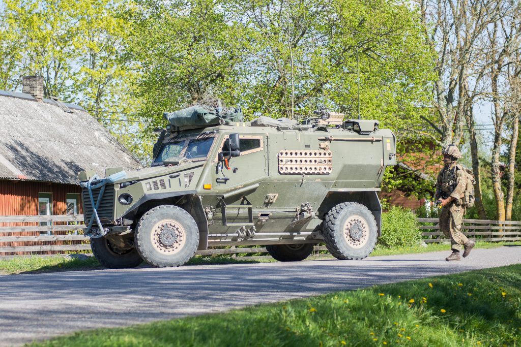 エストニアの軍事演習Kevadtormに参加するイギリス陸軍 (Foxhound LPPV)