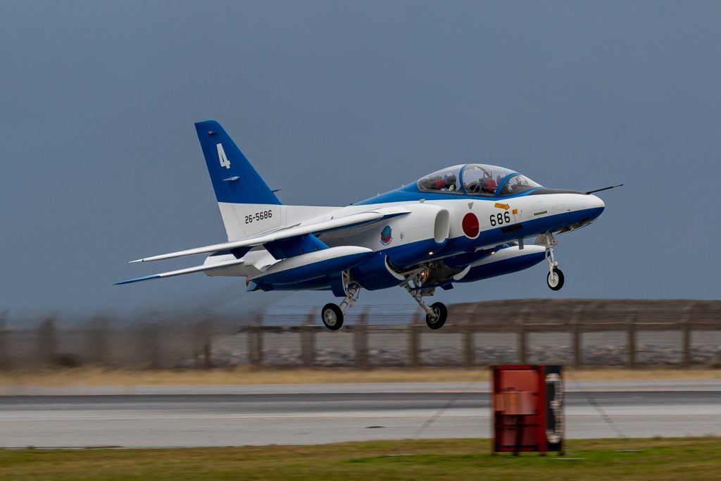 T-4 ブルーインパルス