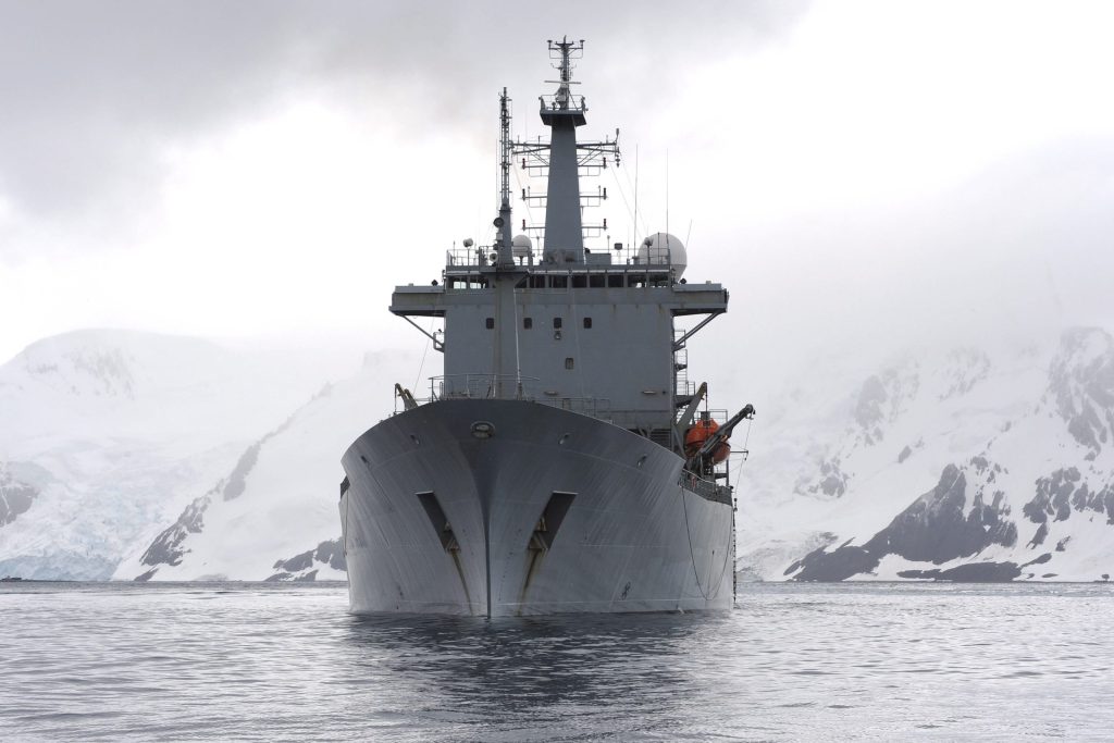 HMS Scott (H131)艦首