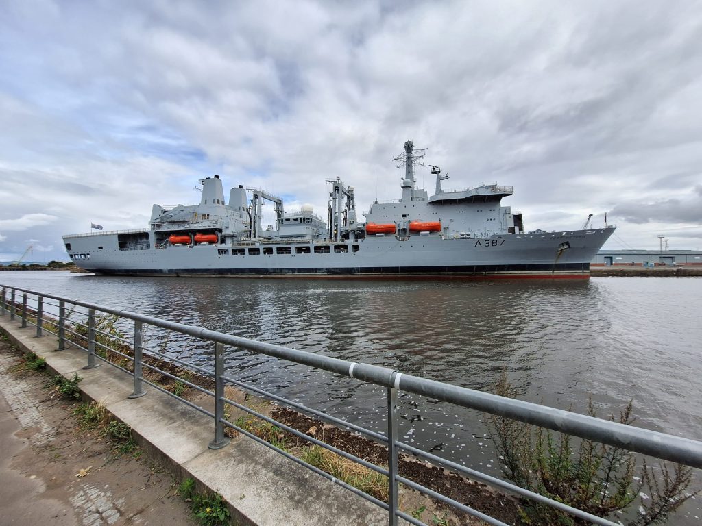 RFA Fort Victoria(A387)右舷
